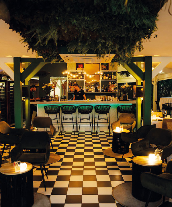 Saveurs créatives et ambiance raffinée face à la Marina