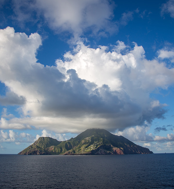Saba – Untamed Island & Dramatic Caribbean Landscapes